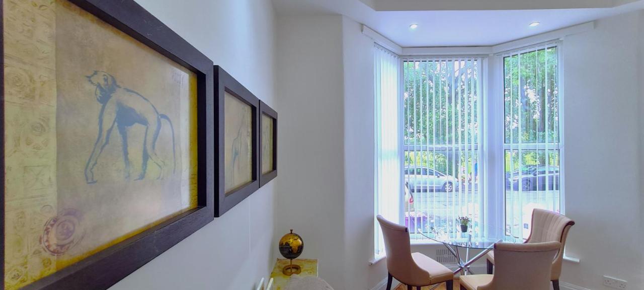 a dining room with a table and a window at Sidemersey Livings - Botanic Residence in Liverpool